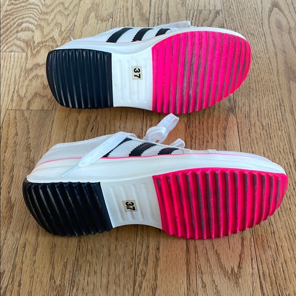 White and Pink Sneakers with Sporty Low-Top Design - Picture 5 of 13